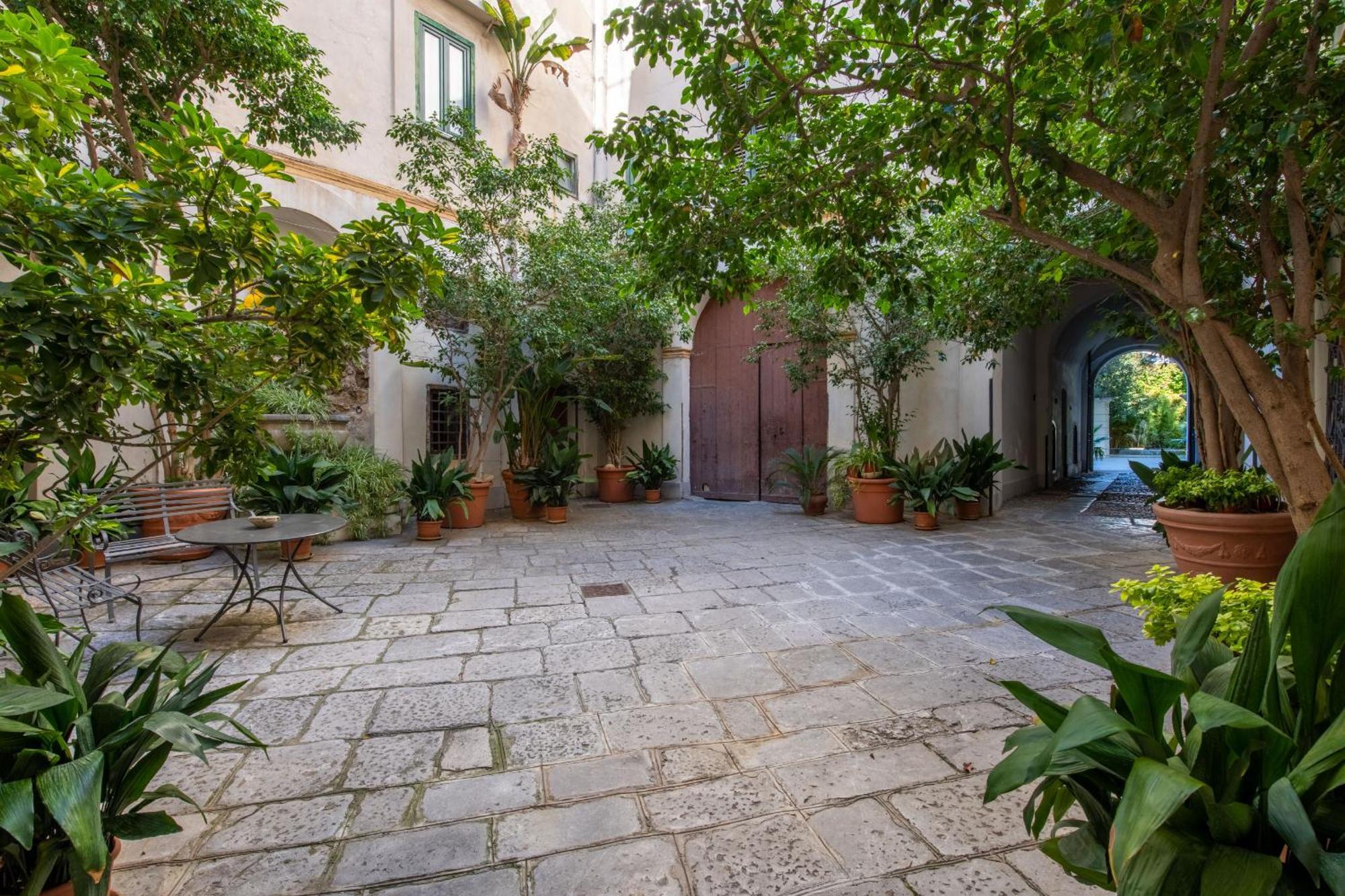Palazzo De Gregorio Apartments Palermo Bagian luar foto